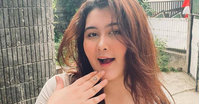 Instagram.com/talithacurtis_